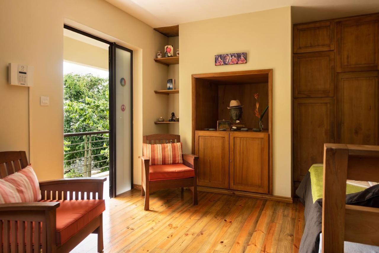 Happy Days Guest House Леморн Экстерьер фото