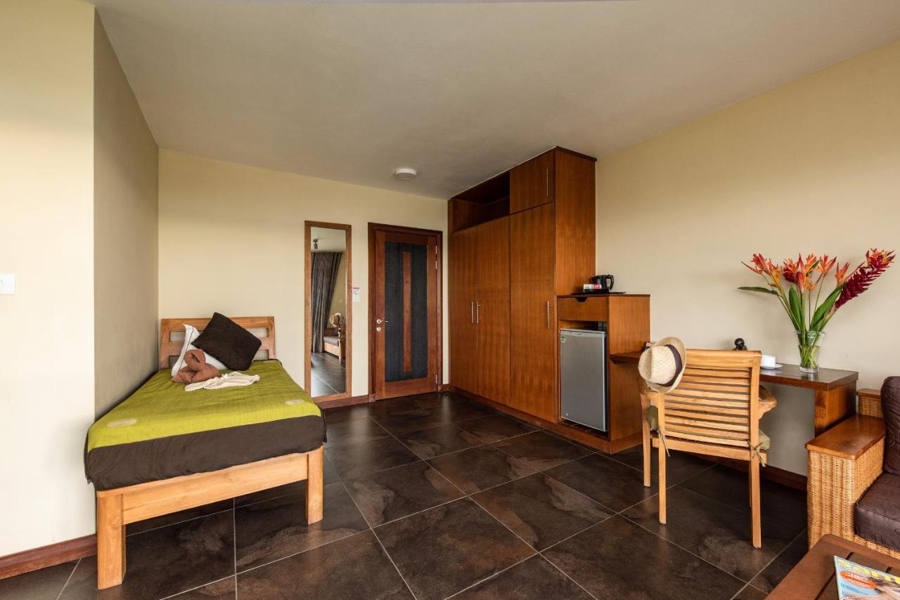 Happy Days Guest House Леморн Экстерьер фото