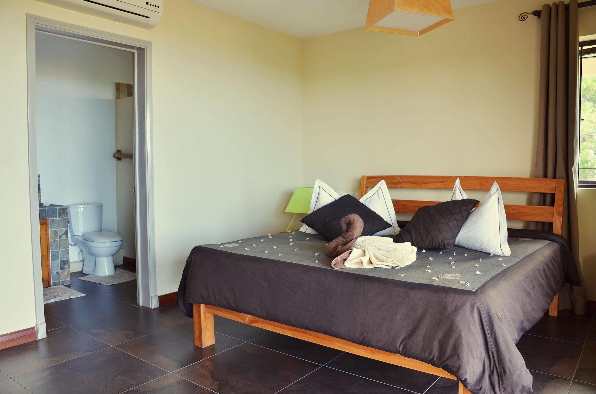 Happy Days Guest House Леморн Экстерьер фото